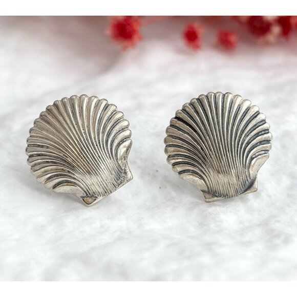 Jewelry - Seashell Carved Vintage Scalloped Screw Back Sterling Silver 925 Stud Earrings